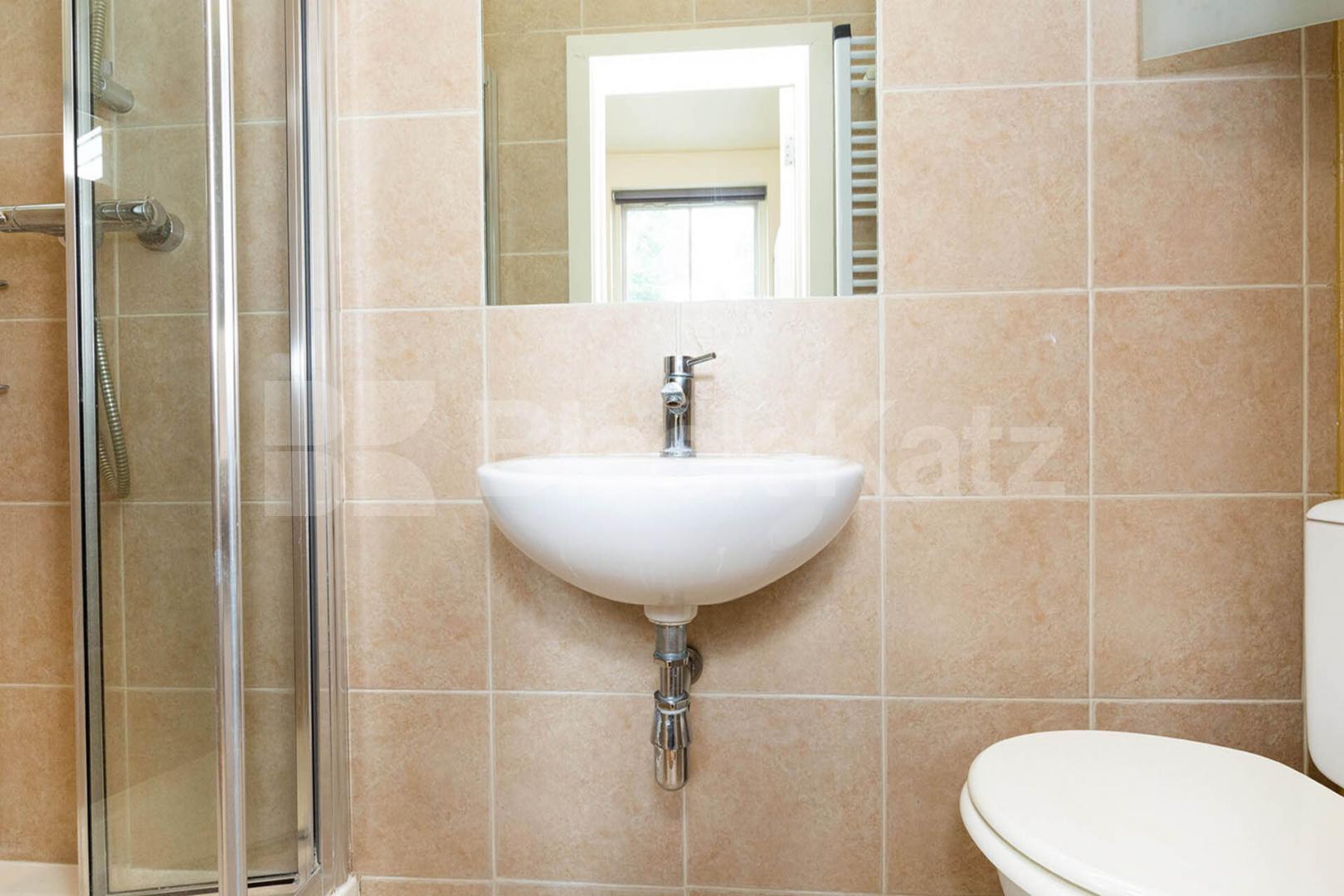 Modern studio located in a gated building with access to a communal garden Camden Road, CAMDEN